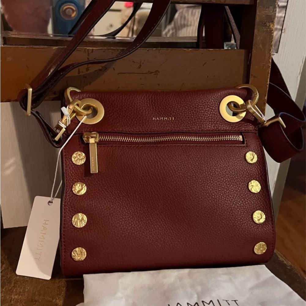 HAMMITT Classic Tony Crossbody Pomodoro Red
Lifetime Guarantee See Enclosed Card